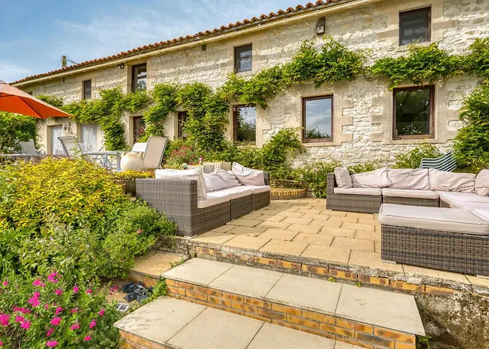 Charmante Maison Avec Piscine בית נופש *