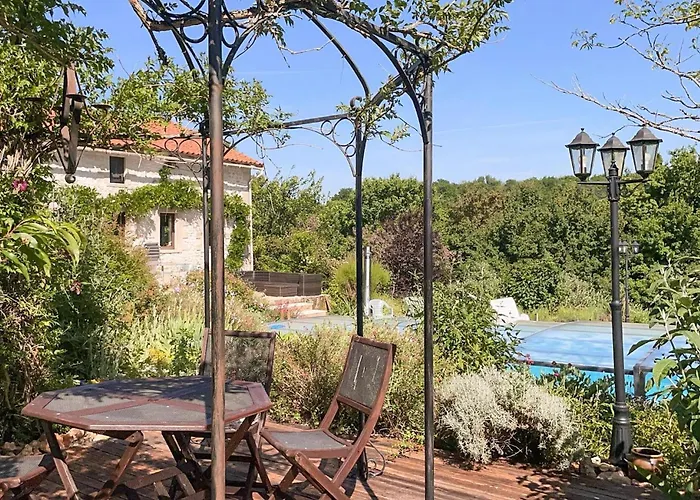 Charmante Maison Avec Piscine בית נופש *